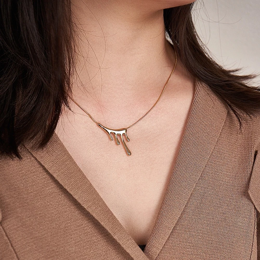 Necklace Pendant Paint Drip Shape For Women In Gold - Image 7
